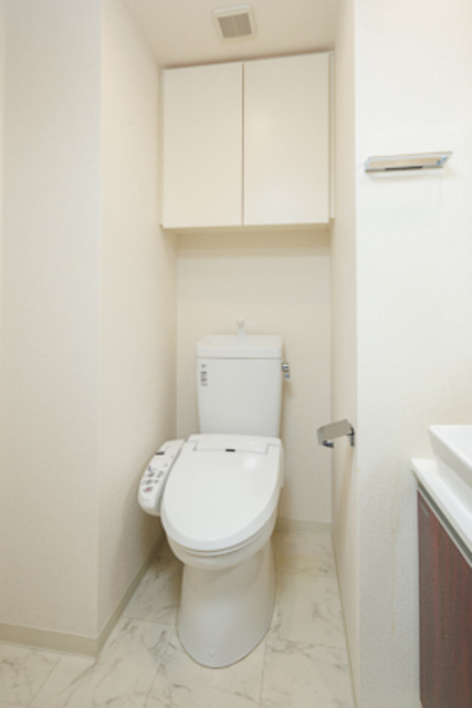 トイレ　※写真は同タイプ住戸です。
