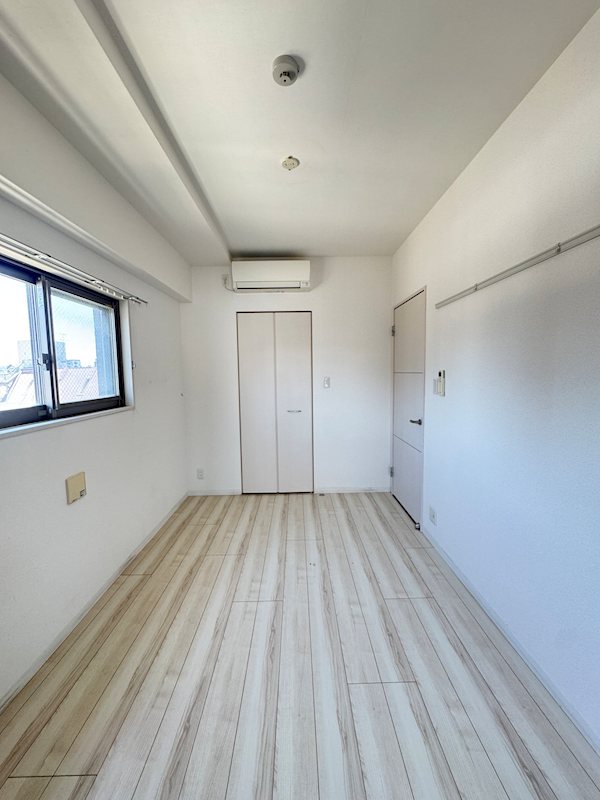 その他部屋・スペース　よとりのある寝室で快適空間