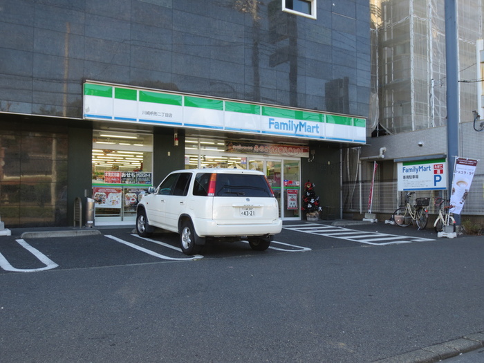 コンビニ　ファミリーマート（コンビニ）まで400m