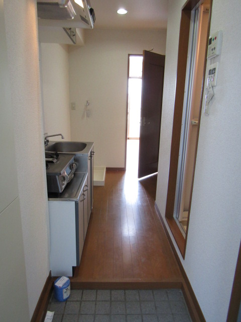 玄関　玄関入るとこんな感じ。※参考写真