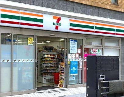 コンビニ　セブンイレブン 千代田富士見1丁目店（コンビニ）まで76m