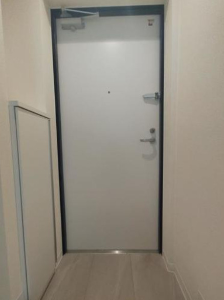 玄関　別部屋の画像を使用しております。