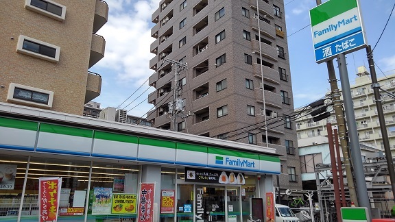 コンビニ　ファミリーマート（コンビニ）まで66m