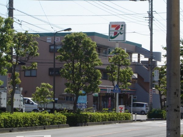 コンビニ　セブンイレブン草加青柳5丁目店（コンビニ）まで301m