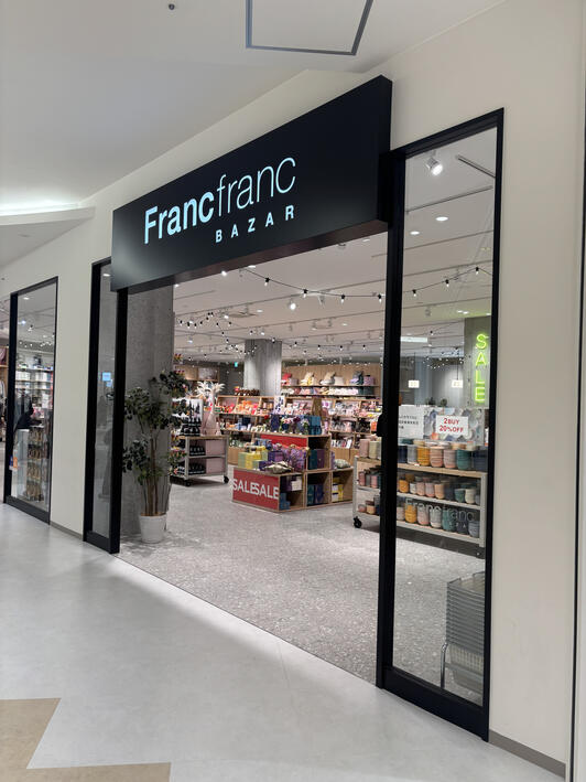 ホームセンター　Francfranc　BAZARマリンピア神戸店（ホームセンター）まで461m