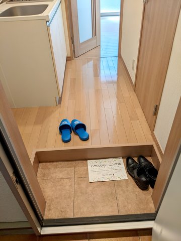 玄関　同間取りの別室写真を使用しております