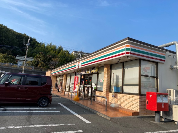 コンビニ　セブンイレブン 多摩ニュータウン通り店（コンビニ）まで235m