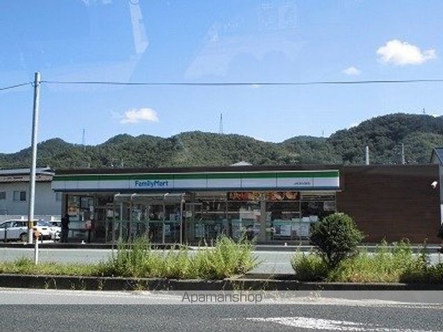 コンビニ　ファミリーマート（コンビニ）まで450m