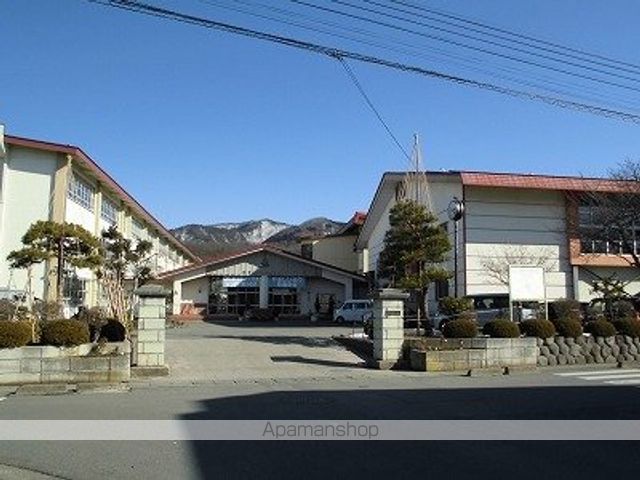 小学校　鈴川小学校（小学校）まで330m