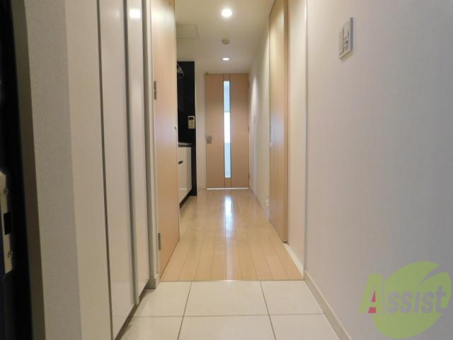玄関　ゆとりある設計で、お客様を心地よく迎える玄関口。