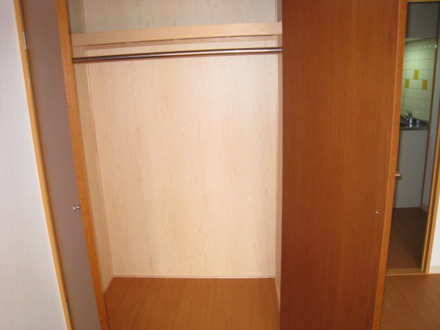 収納　同物件別号室の写真です。
