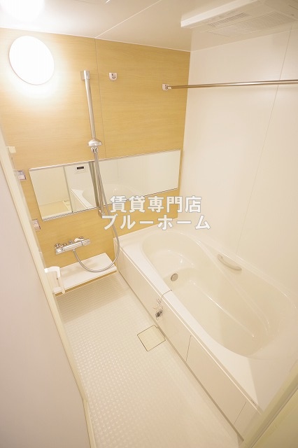 バス・シャワールーム　浴室乾燥機付きのお風呂！