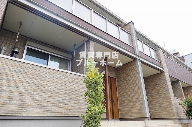 建物外観　木造2階建てのおしゃれな物件！