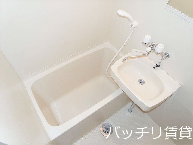 バス・シャワールーム　別号室のイメージ画像。現況を優先いたします。