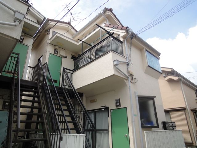 建物外観　閑静な住宅街です。スーパー近隣に有り