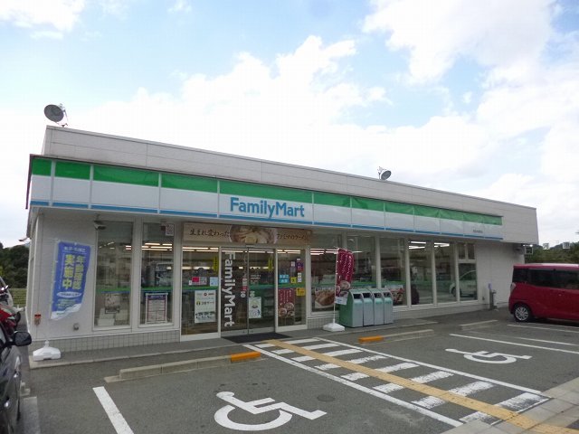 コンビニ　ファミリーマート池田木部町店（コンビニ）まで596m