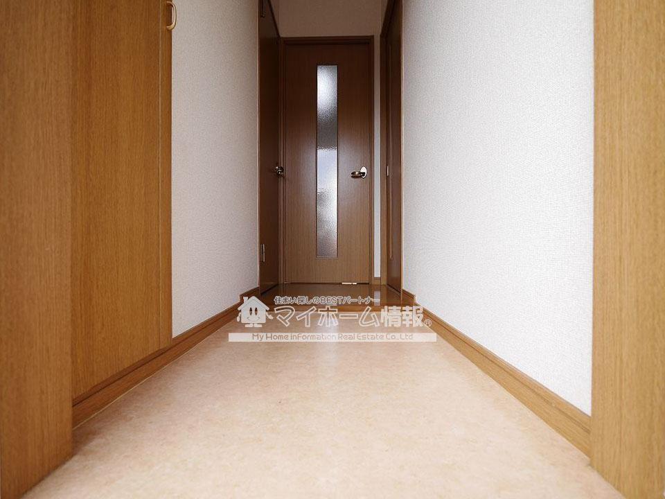 玄関　落ち着いた雰囲気の玄関があなたを出迎えます。