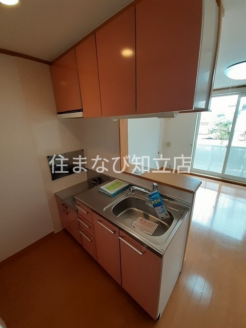 キッチン　同型別部屋写真（反転）