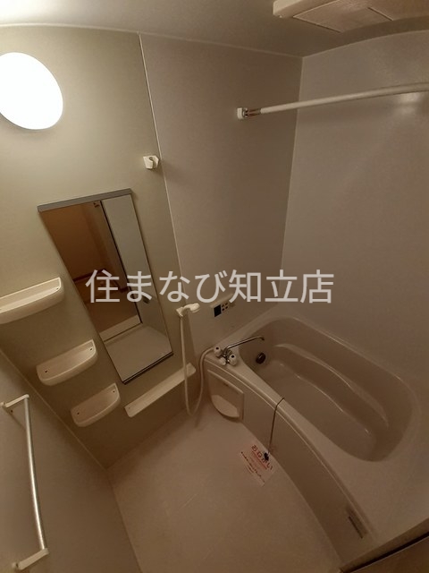 バス・シャワールーム　同型別部屋写真（反転）