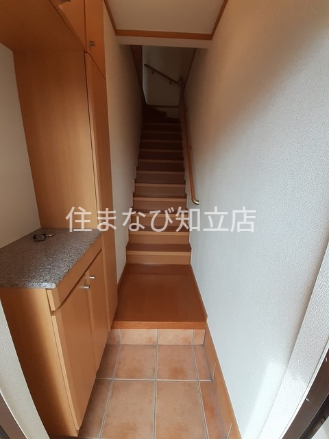 玄関　同型別部屋写真（反転）