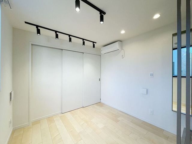 居室・リビング　上品に仕上がった明るい室内空間です！