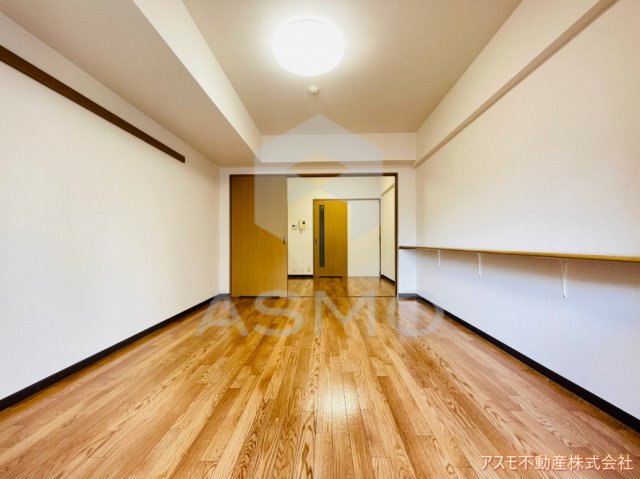 居室・リビング　同マンション別部屋参考写真