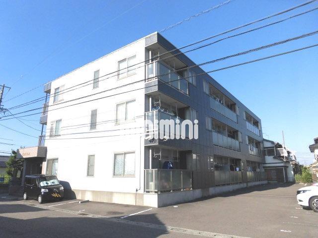 建物外観　南面は駐車場になっています。