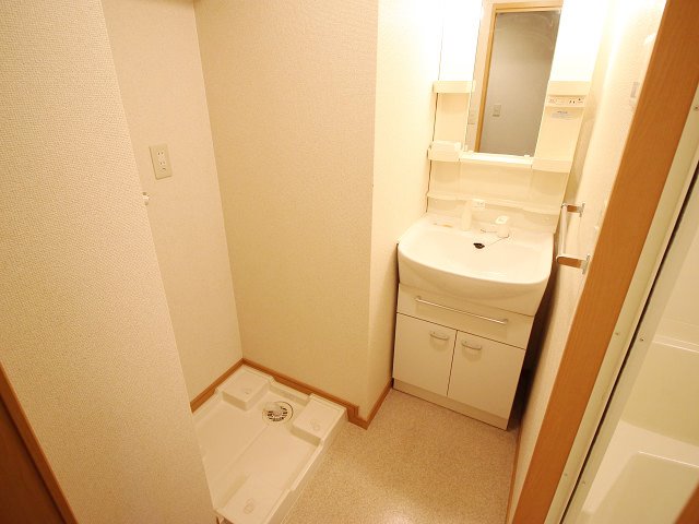 洗面設備　※写真は同型タイプ、現況優先。