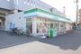 コンビニ　ファミリーマート近鉄烏森駅前店（コンビニ）まで132m
