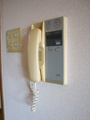 セキュリティ　インターホンで来客を確認できます