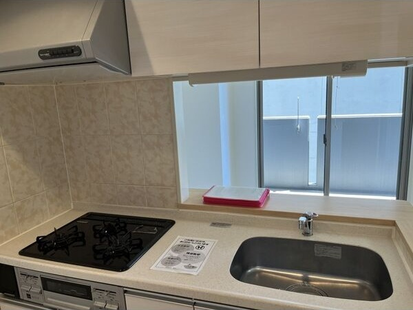 キッチン　※写真は同じマンションの違う部屋のものになります。
