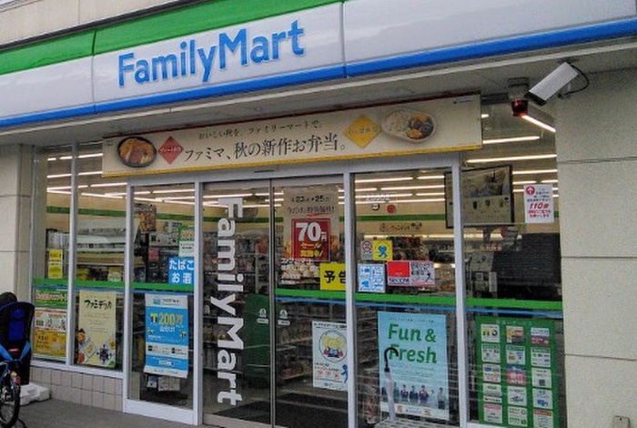 コンビニ　ファミリーマート 横浜入江二丁目店（コンビニ）まで74m