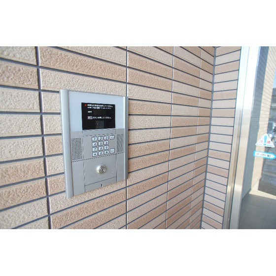 その他　共用エントランスにはオートロックあり