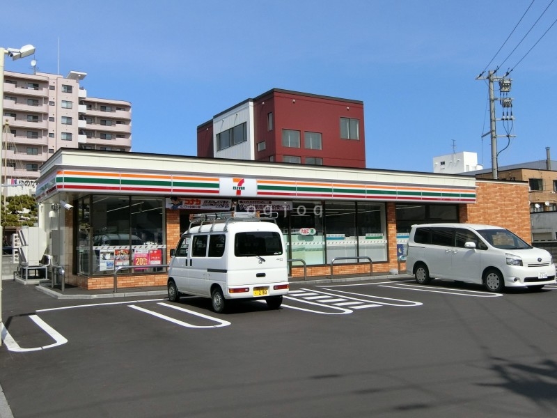 コンビニ　セブンイレブン函館湯の川温泉店（コンビニ）まで409m