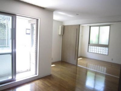 居室・リビング　明るいお部屋ですね♪