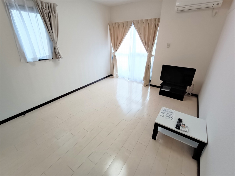 居室・リビング　家電・家具付きのお部屋です。