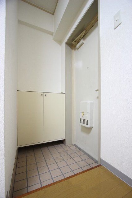玄関　同物件別号室の写真