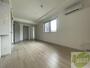 居室・リビング　木目のフローリングは落ち着きのある印象のお部屋になりますね。