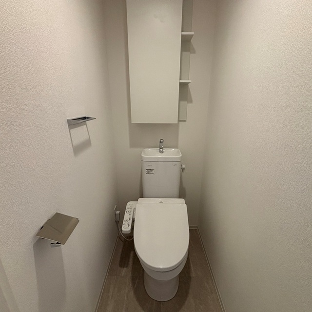 トイレ　※写真は同タイプ住戸です。