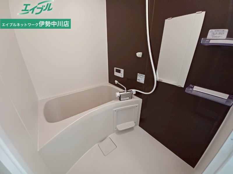 バス・シャワールーム　同じ建物の別部屋の写真です