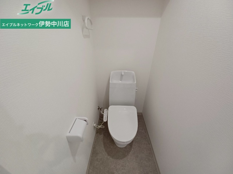 トイレ　同じ建物の別部屋の写真です
