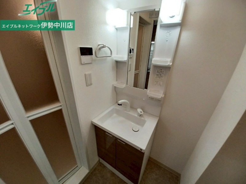 洗面設備　同じ建物の別部屋の写真です