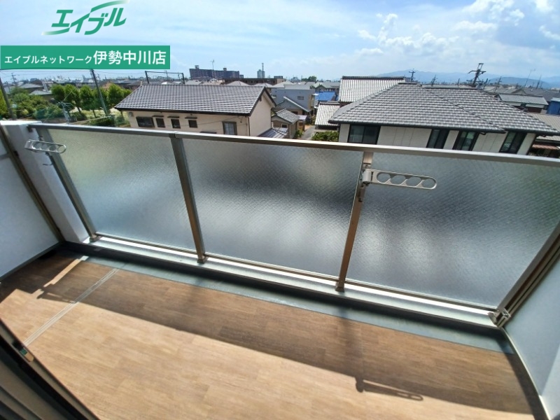 バルコニー　同じ建物の別部屋の写真です