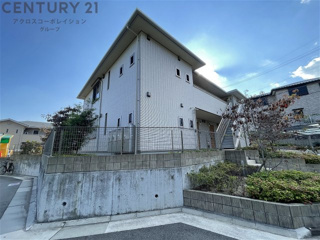 建物外観　敷地内に駐車場あります