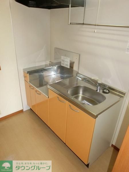 キッチン　キッチン横に採光有　独立しています