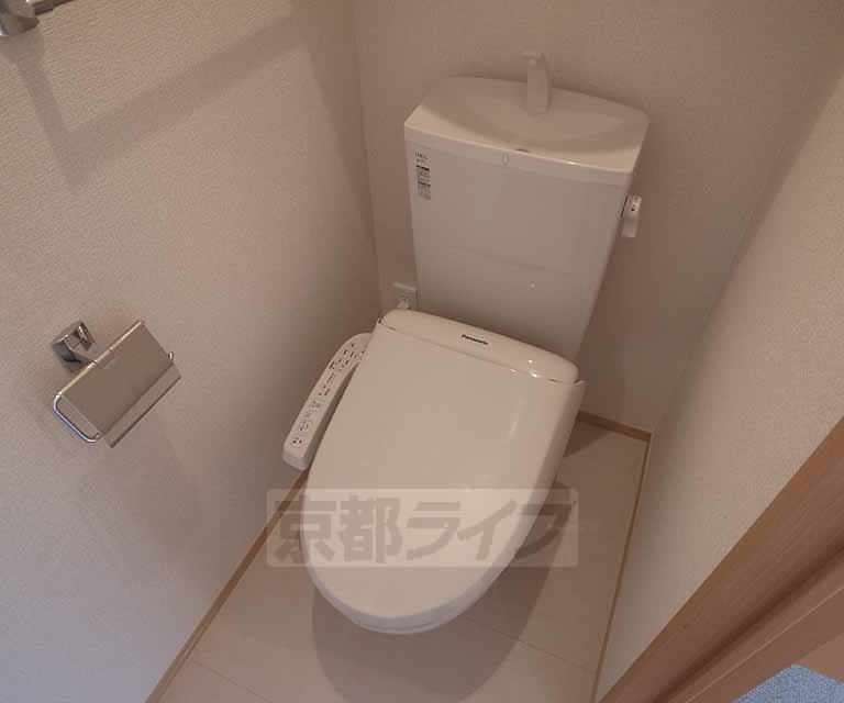 トイレ　ウォシュレット機能搭載のきれいなトイレです・