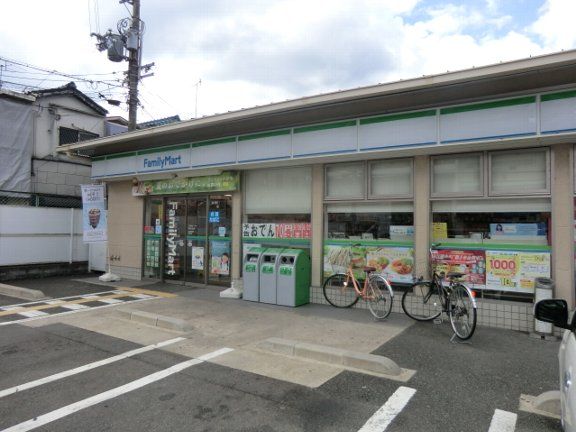 コンビニ　ファミリーマート西京山田店（コンビニ）まで448m