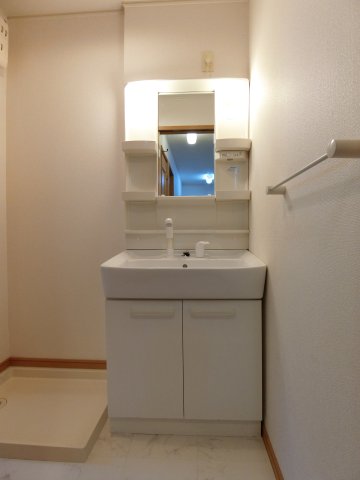 洗面設備　イメージC103号室の写真（反転あり）