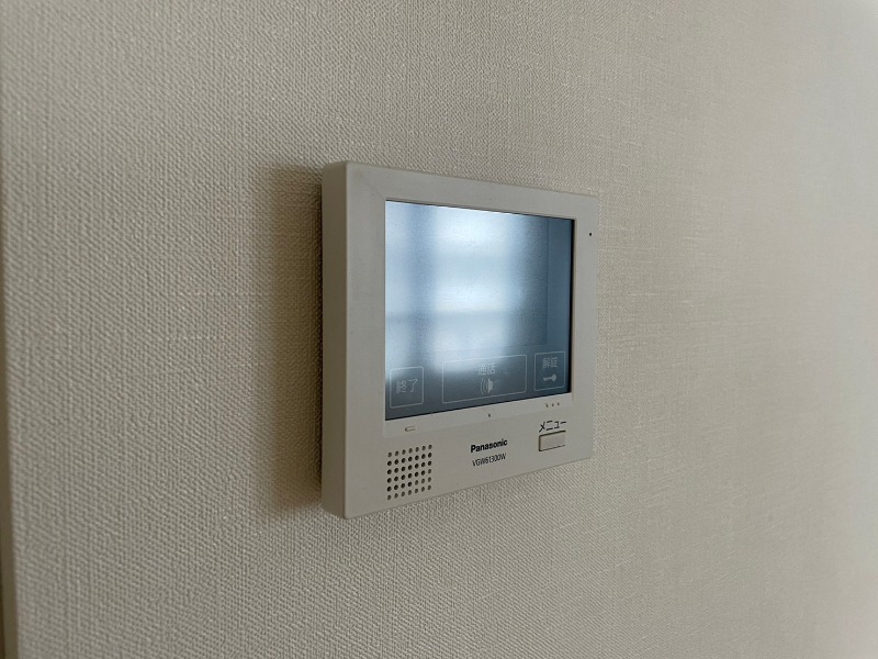 セキュリティ　ＴＶモニター付インターホンです。来客者の顔が見えるので安心！