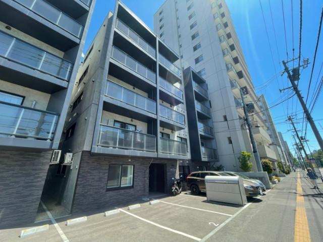 建物外観　札幌市東区北１４条東「Ａｌｔａ　Ｍａｒｅａｇ北大前」